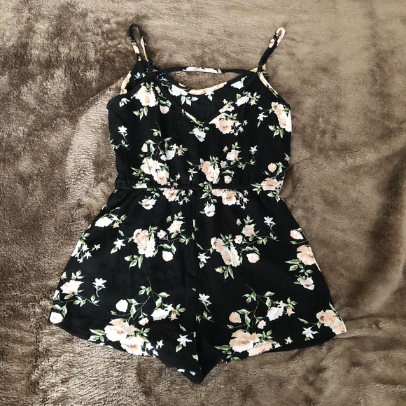 Forever 21 black floral romper - Picture 2 of 4